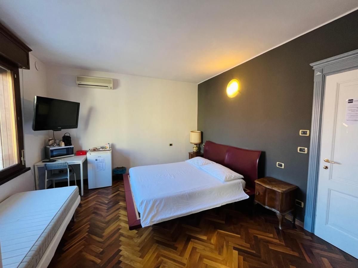 Viale Manzoni Hotell Sassuolo Exteriör bild